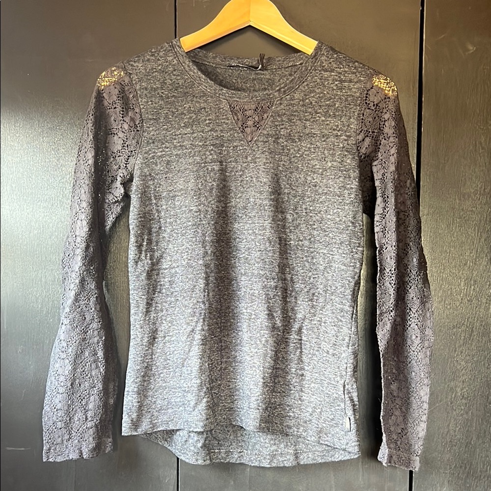 Patagonia Gray Lace Sleeve Women's Top